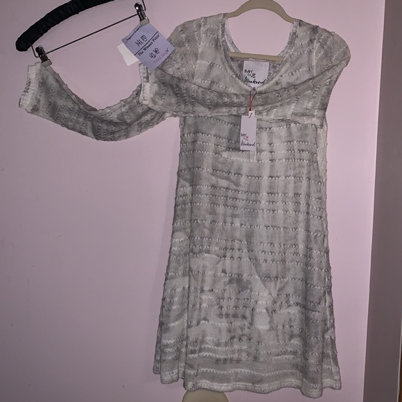Livin’ for the Weekend dress. Size Small/Petite. Very lightweight sweater dress. - Picture 5 of 8